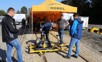 Schienen- und Weichenschleifmaschine von Robel