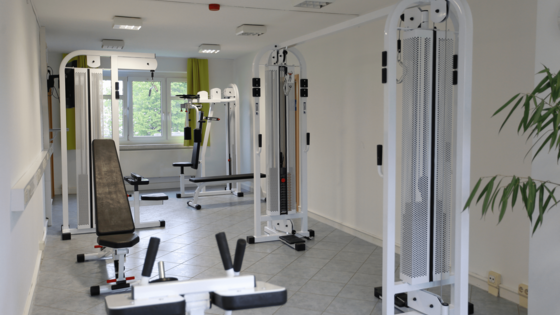 Einblick in die Ausstattung des 1. Fitnessraumes