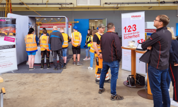 In der Ausbildungshalle versteckten sich die ein oder anderen Informationsstände